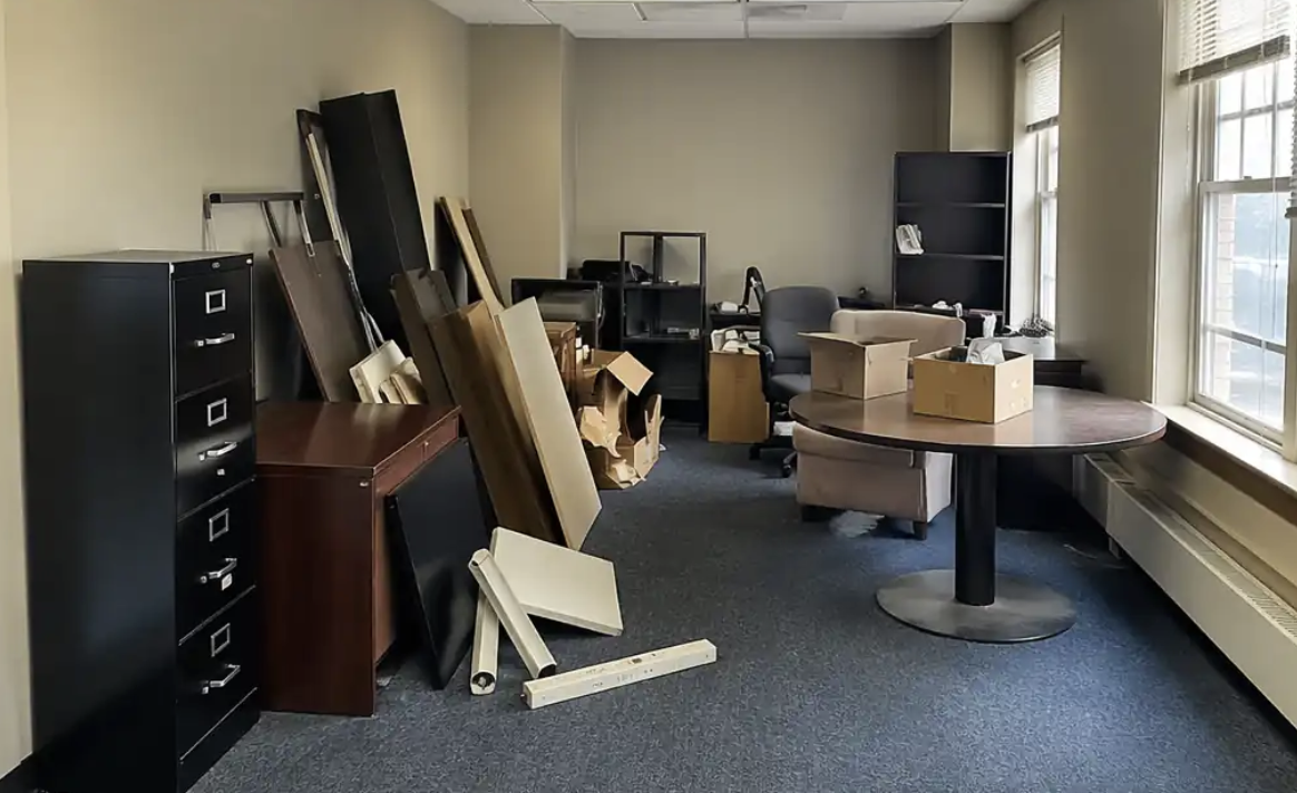 480 Junk Removal — service-commercial-junk-removal